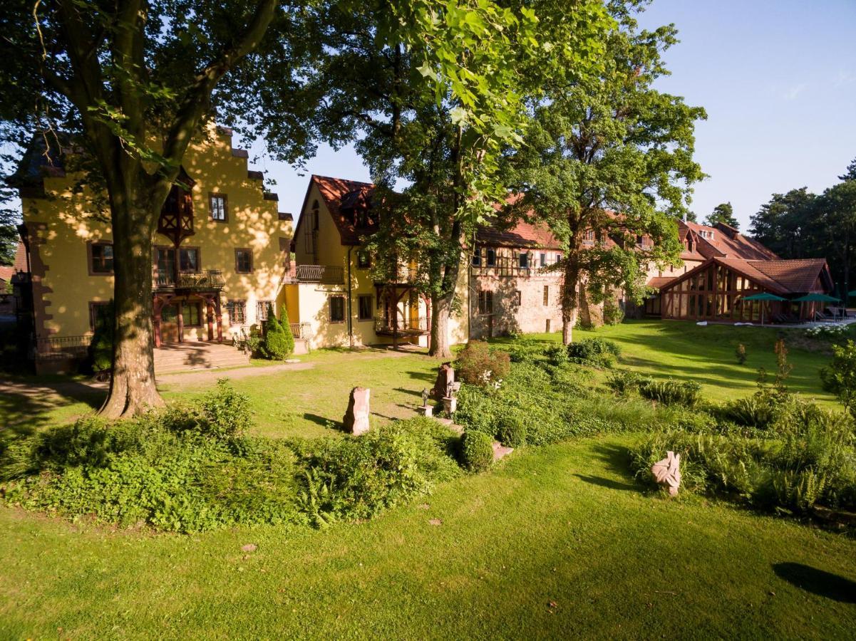 Schlosshotel Weyberhoefe Hösbach Екстериор снимка